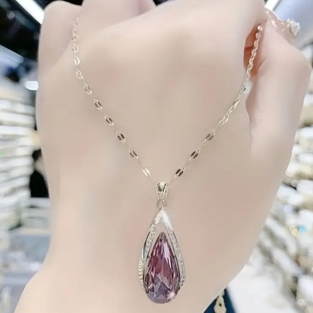 Ladies Crystal Pendant Necklace 15.75 Inches